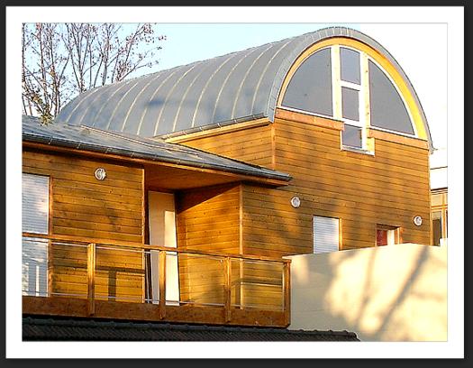 Maison  toit cintr en zinc - Atelier SITE-IN