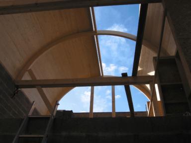 Maison contemporaine en bois - couverture plein cintre